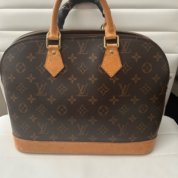 Louis Vuitton Alma bag and Clemence wallet - Picture 8 of 16